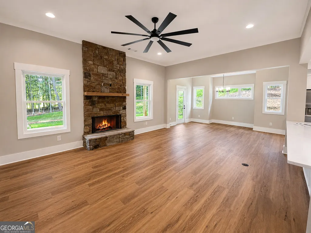 Listing Thumbnail Image 9