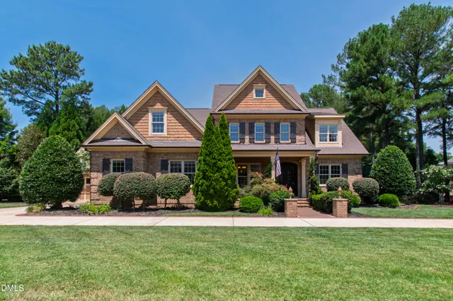 Popular High Grove Real Estate