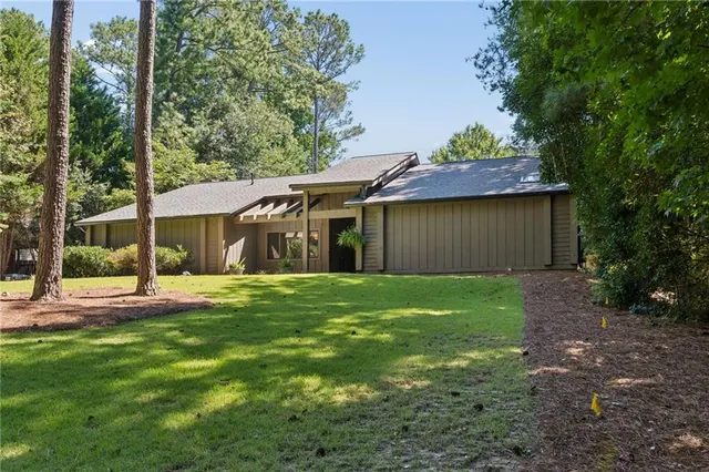 Popular Hunters Trace Real Estate