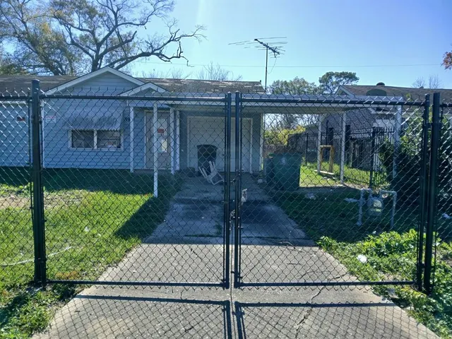 Cheap Chatwood Place Sec 02 Real Estate