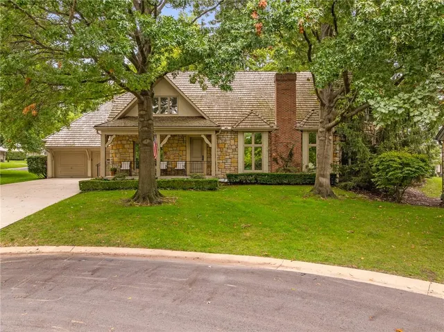 Expensive Corinth Downs Real Estate
