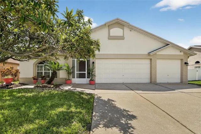 Popular CLUBHOUSE ESTATES AT SUMMERFIE Real Estate