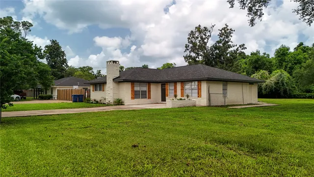 Popular DURAZNO GARDENS Real Estate