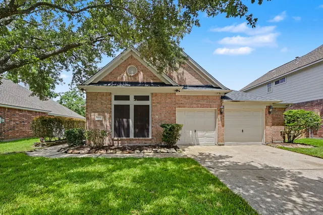 Popular Fall Creek Sec 01 Real Estate