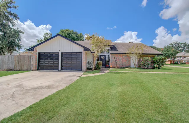 Popular Oak Forest Lake Jackson Real Estate