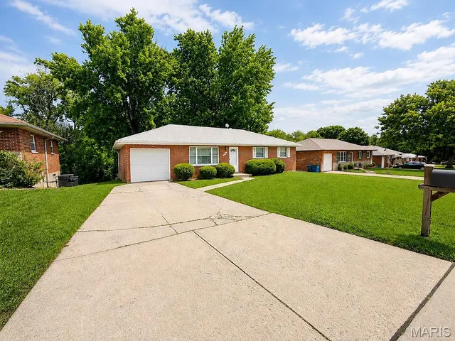 Popular South View Gardens Real Estate