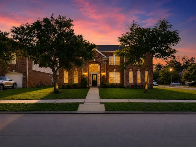 Popular Wimbledon Falls Real Estate
