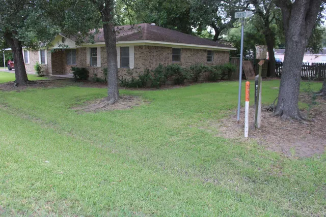Popular Winnie Real Estate