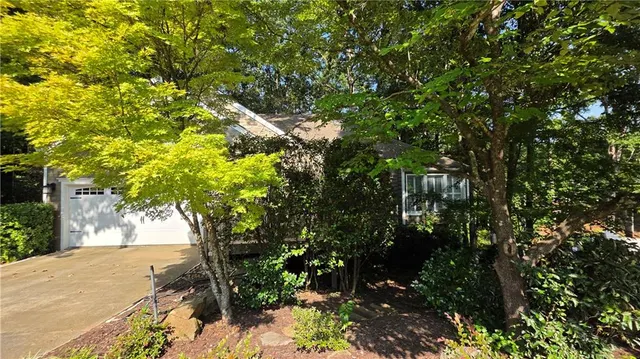 Popular East Spring Lake Real Estate