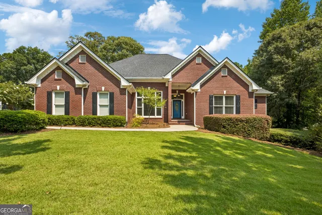 Popular Cevera Lakes Real Estate