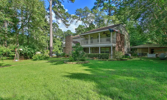 Popular Country Pines Real Estate