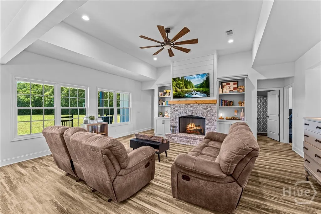 Listing Thumbnail Image 10