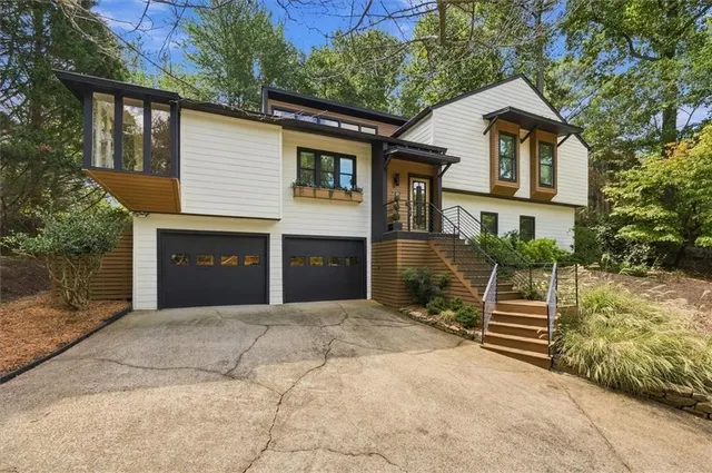 Popular Woodfield Real Estate