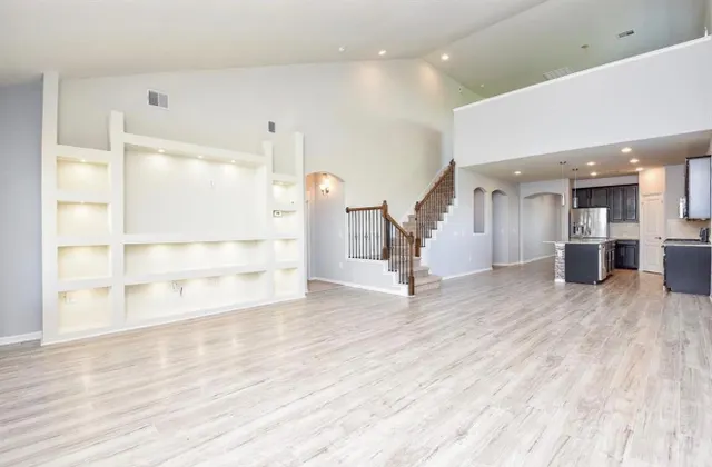 Popular King Xing Sec 6 Real Estate