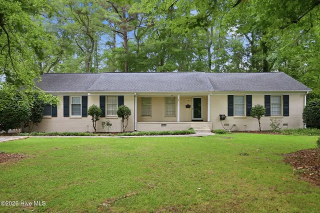 Popular Club Pines Real Estate