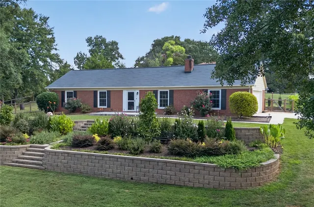 Popular Lakewood Subd. Real Estate