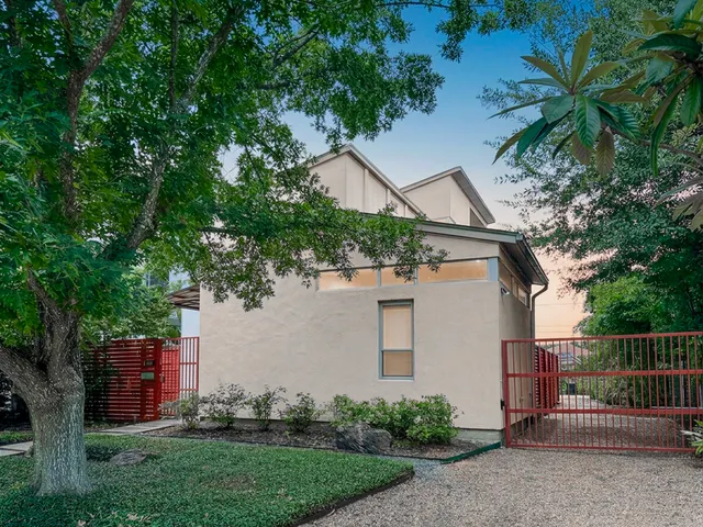 Popular Mandell Place Real Estate