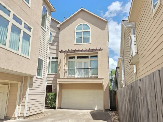 Popular Petit Projet Sec 2 Real Estate