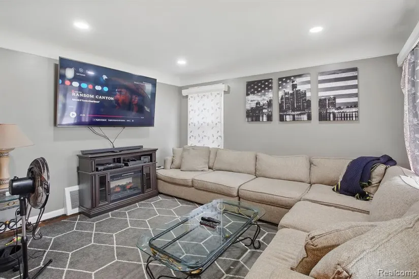 3827 22nd Street, Wyandotte, MI, 48192 - Photos, Videos & More!