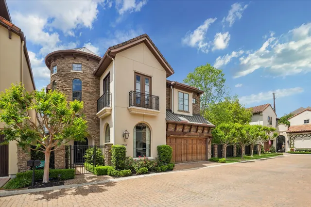 Popular Longmont Place Real Estate