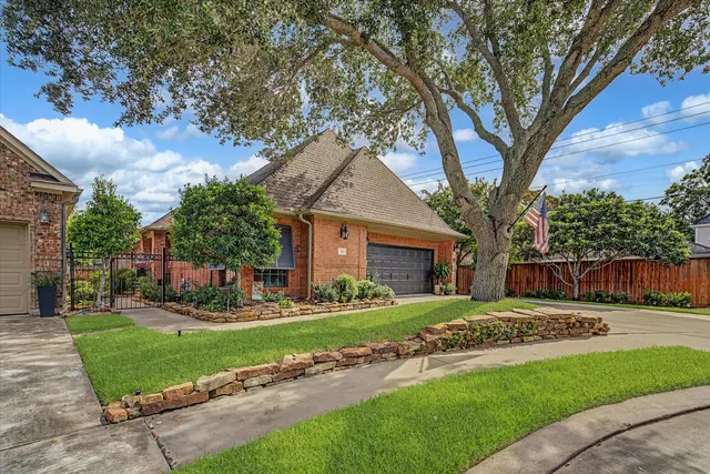 Popular Red Oak Court Lake Jackson Real Estate
