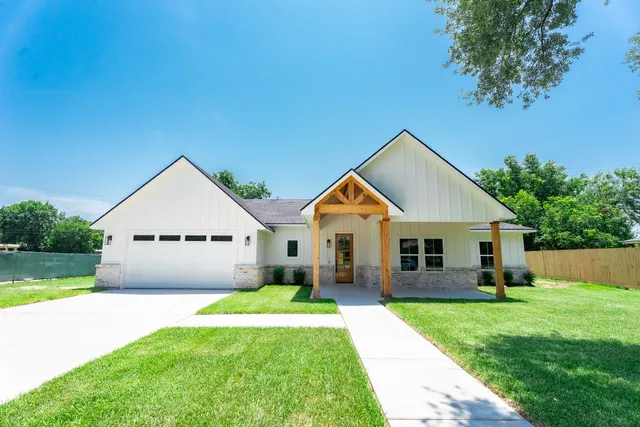 Popular Shadow Lawn Real Estate