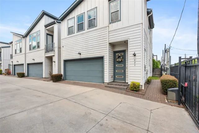 Popular East River Yards Real Estate