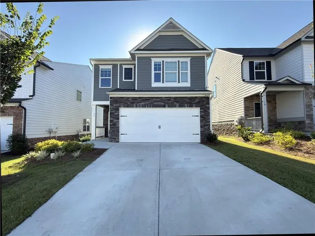 Popular Castleberry Pointe Real Estate