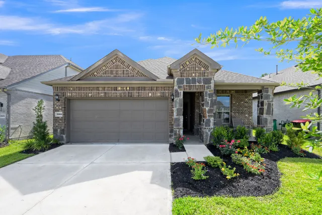 Popular Rosehill Lake Real Estate