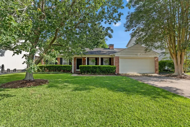 Expensive Larchmont Sec 01 Real Estate