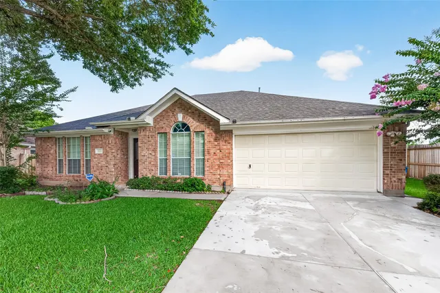 Popular Clayton Oaks Sec 01 Real Estate