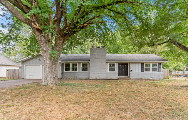 Popular Glencrest Place Real Estate