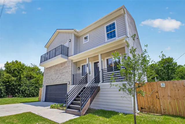 Popular Bochas Residence Real Estate