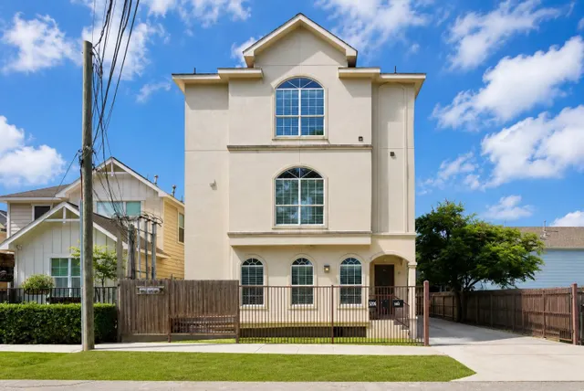 Popular Cottage Grove Sec 01 Real Estate