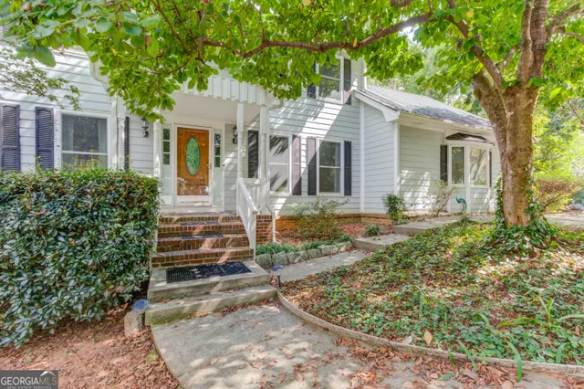 Popular Onawa Court Real Estate