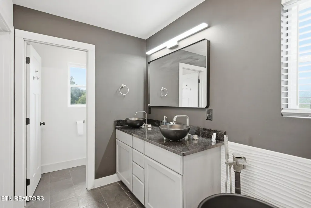 Listing Thumbnail Image 15