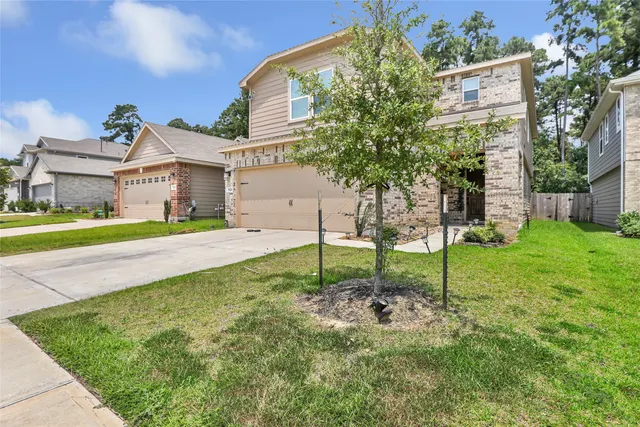 Expensive creekside court Real Estate