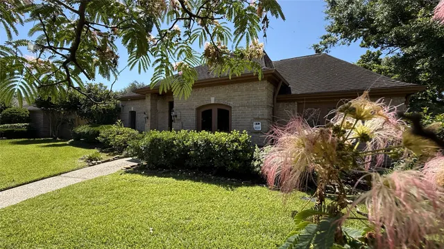 Popular Lakeside Place Sec 05 Real Estate