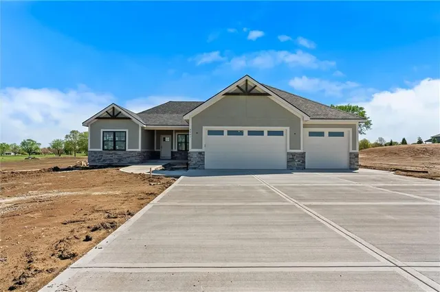 Popular Luciana Pointe Real Estate