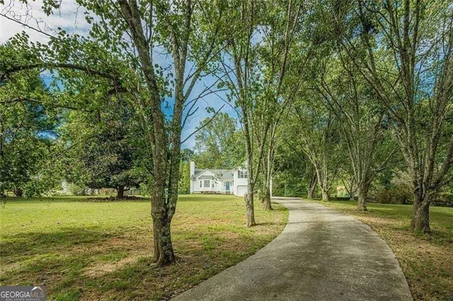 Expensive Pinewood Place Real Estate