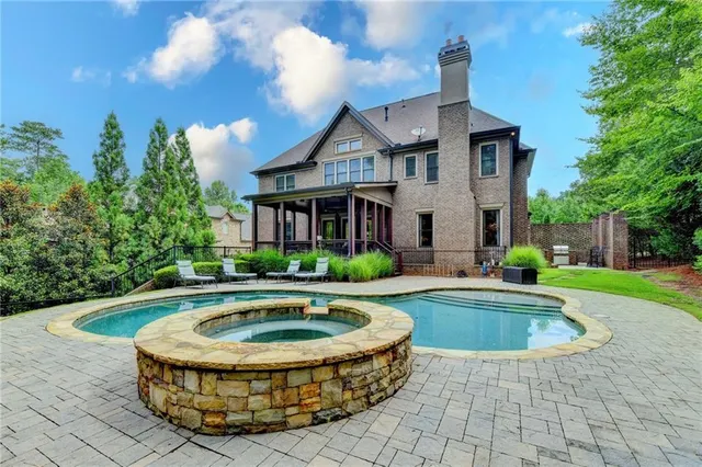 Popular The Enclave at Jett Ferry Real Estate