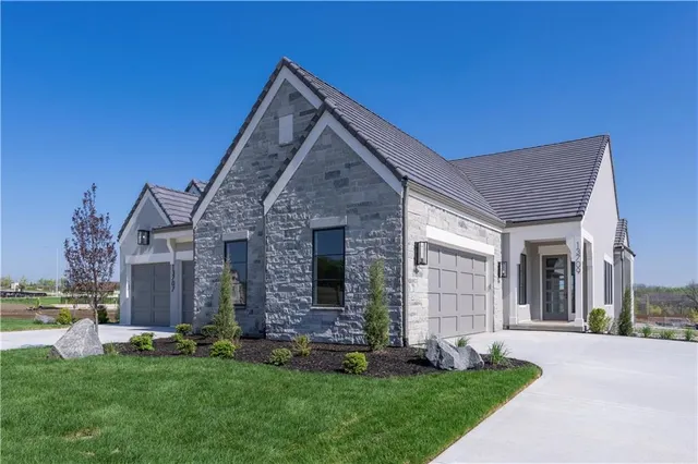 Popular Leawood Real Estate