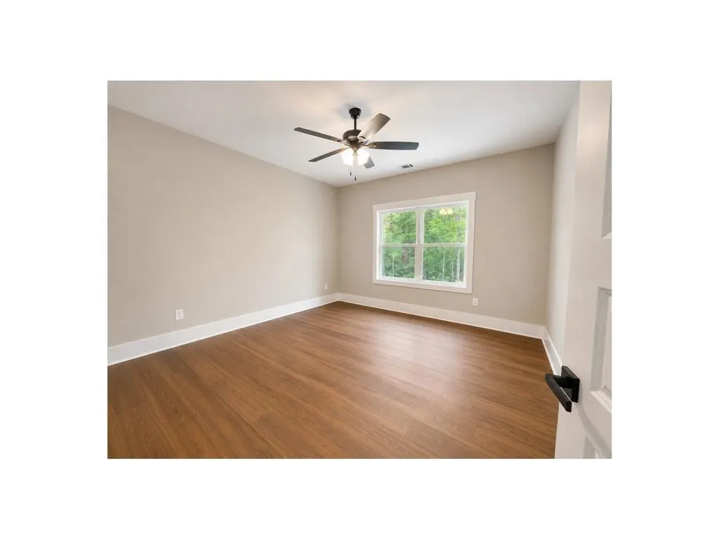 Listing Thumbnail Image 16