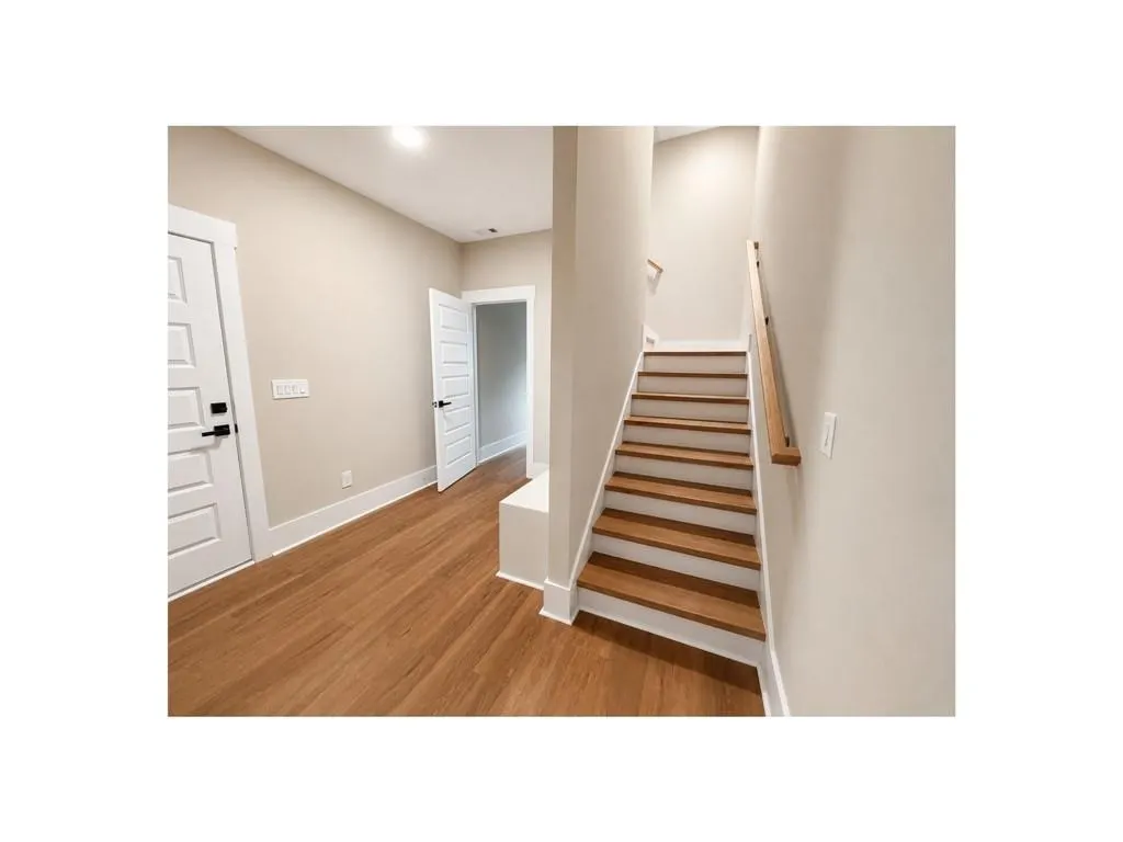 Listing Thumbnail Image 30