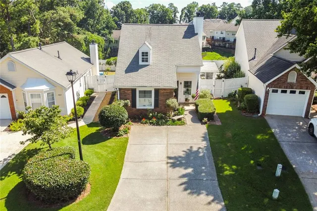 Popular VILLAGE AT ALBION FARM Real Estate