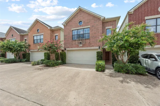 Popular Contemporary Plaza Sec 04 Real Estate
