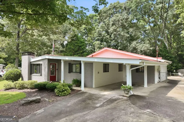 Expensive Country Club Garden Real Estate