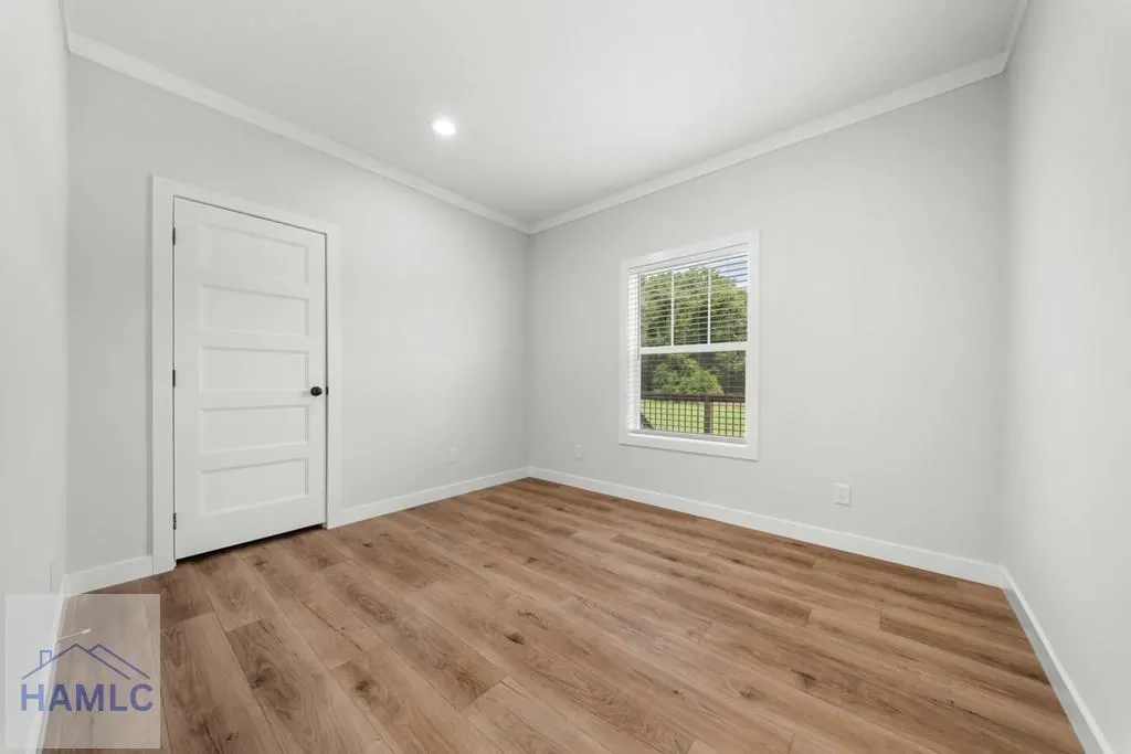 Listing Thumbnail Image 19
