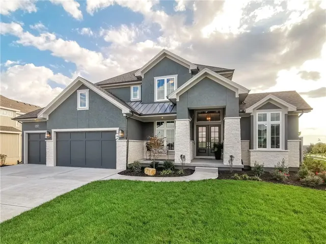 Popular Loch Lloyd Real Estate