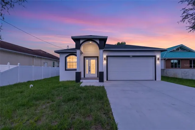 Popular SILVER LAKE ESTATES Real Estate